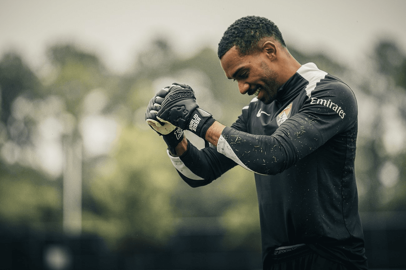 خالد عيسى يتصدر ترند الإمارات.. الحارس الذي كسب القلوب داخل وخارج الملعب