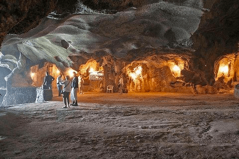 لن تصدق ماذا وجدوا داخل هذا الكهف في المغرب!