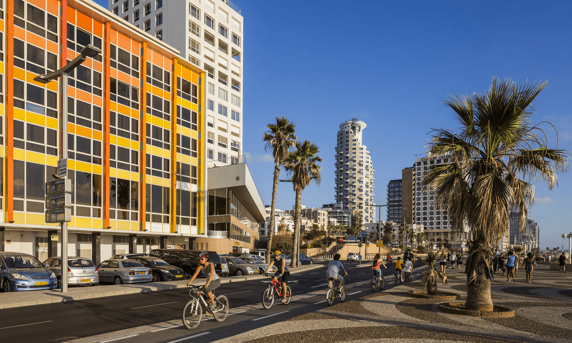 ترامب يشعل حربًا في المنطقة ببناء أطول فندق في تل أبيب!