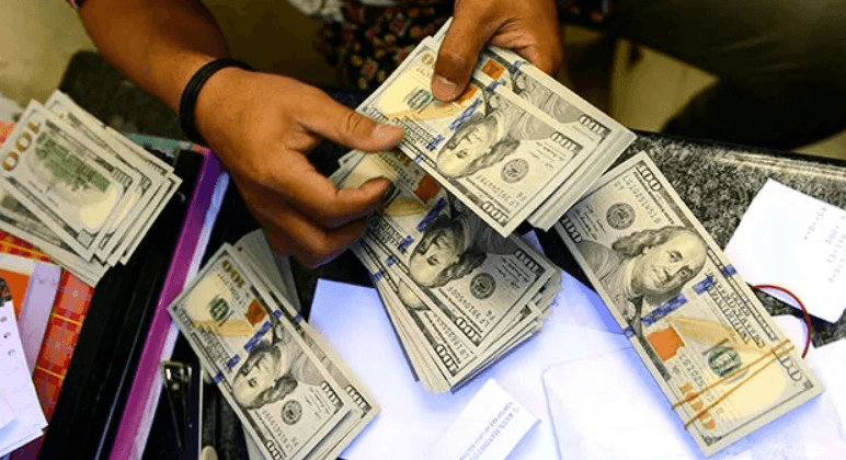 لماذا يرغب ترامب في إضعاف الدولار؟ 6 عوامل تفسر الاستراتيجية الاقتصادية