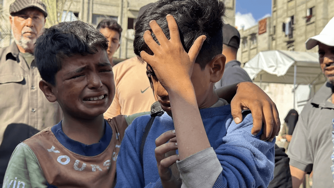 طعام ملوث بالدم.. كيف حوّلت إسرائيل مساعدات غزة إلى مصائد موت؟