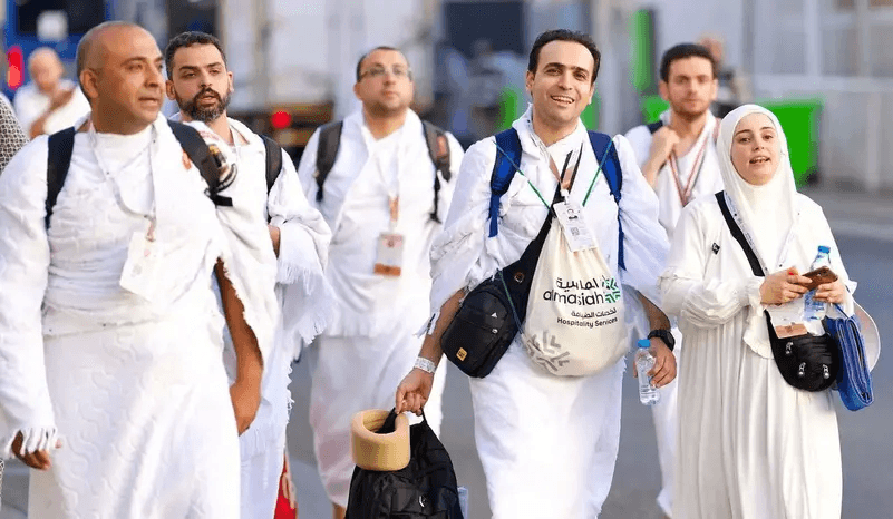 منى تُحيي القلوب.. ودموع الحجاج تسبق عرفات