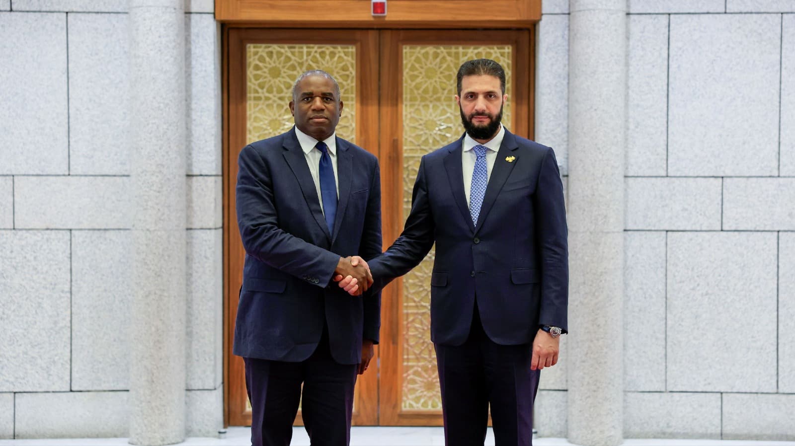 اختراق دبلوماسي خطير.. بريطانيا تعود إلى دمشق بعد قطيعة طويلة!