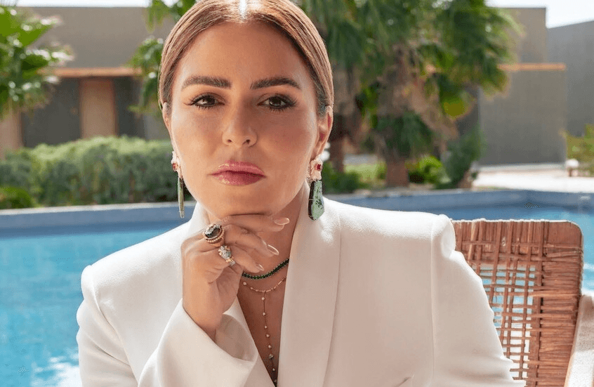 مها الصغير تعترف بسرقة لوحة على الهواء.. وفضيحة تهز مصر!