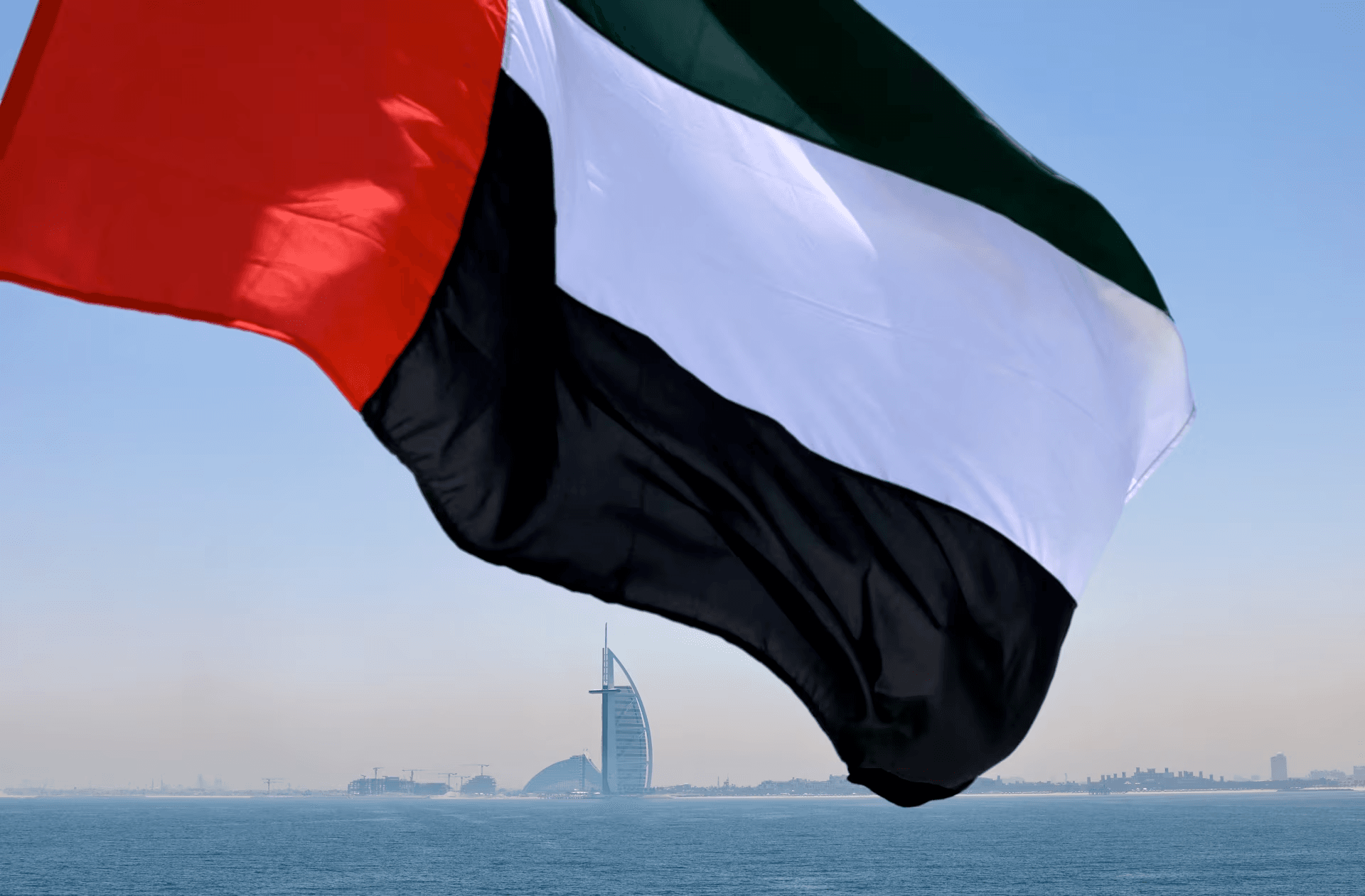 الإمارات تخرج من قائمة غسل الأموال.. انتصار دولي يُعزز ثقة العالم!