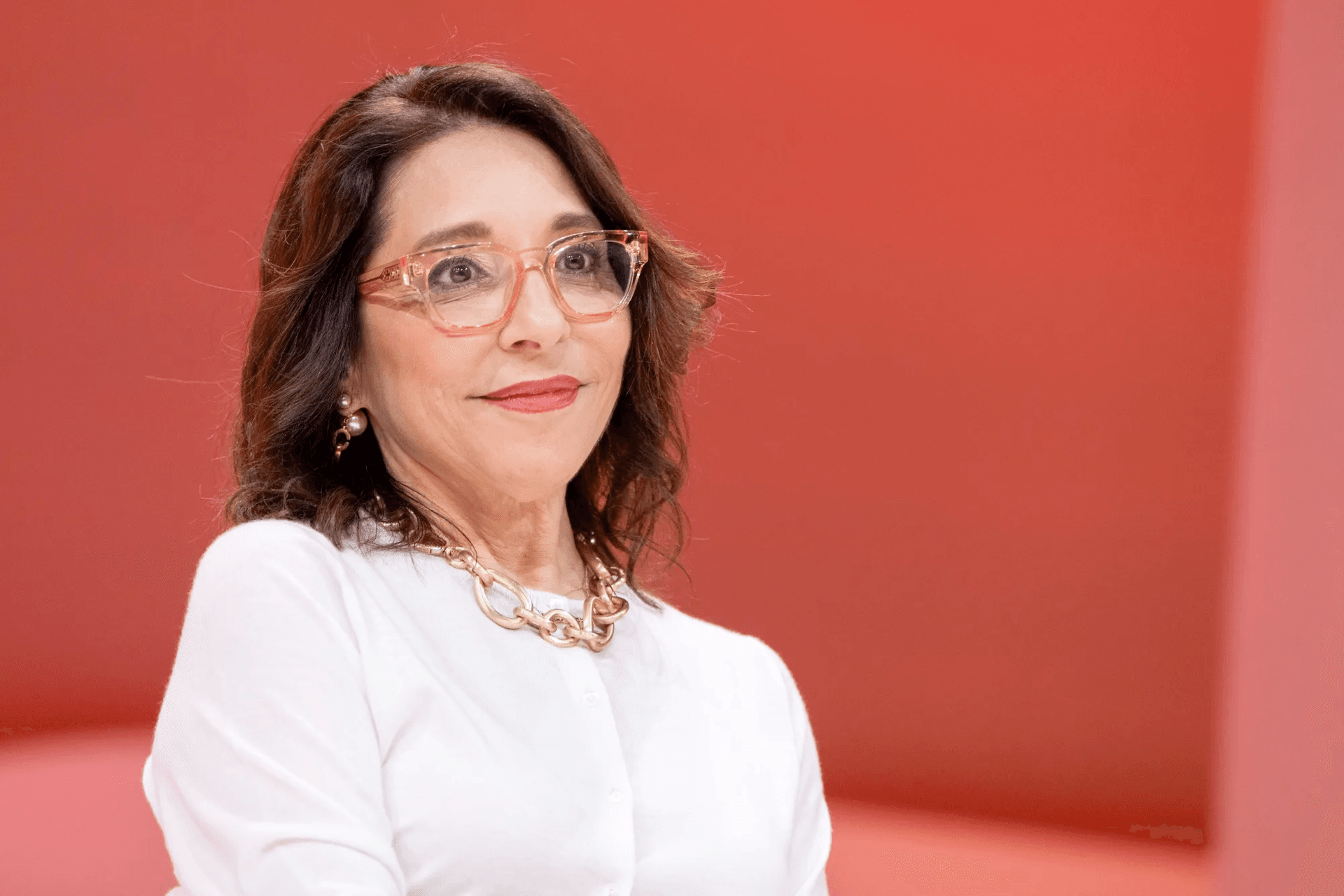 إيلون ماسك يُطيح بياكارينو؟ استقالة مدوية تهز منصة “إكس”!