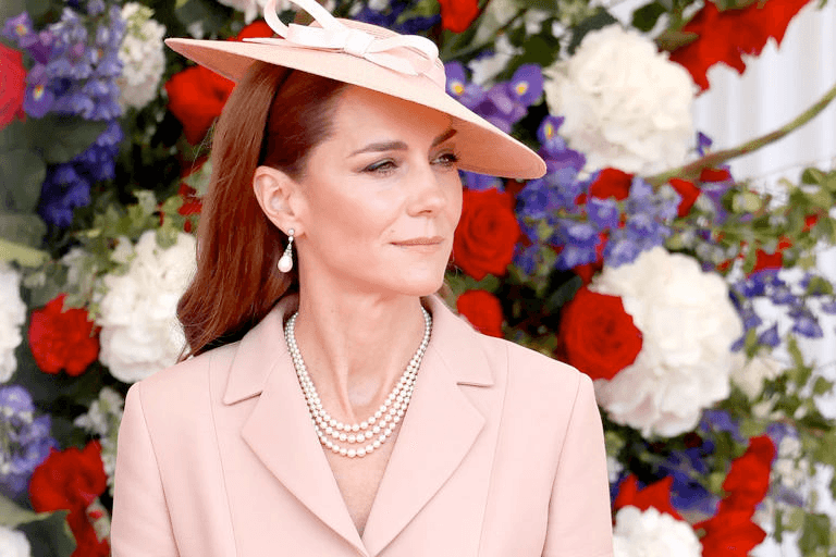 الأميرة كيت تعود لتتوج الفائزة في ويمبلدون بعد صراعها مع السرطان!