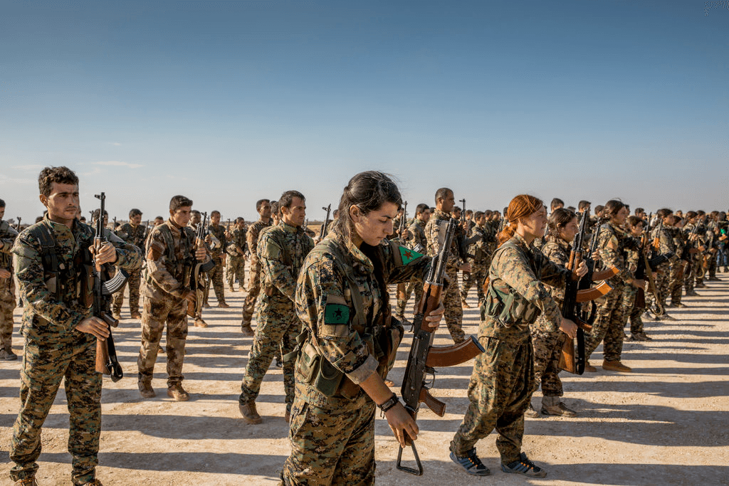 هل انتهت اللعبة؟ أميركا وتركيا تمهلان الأكراد شهراً لتسليم السلاح والانضمام للشرع!