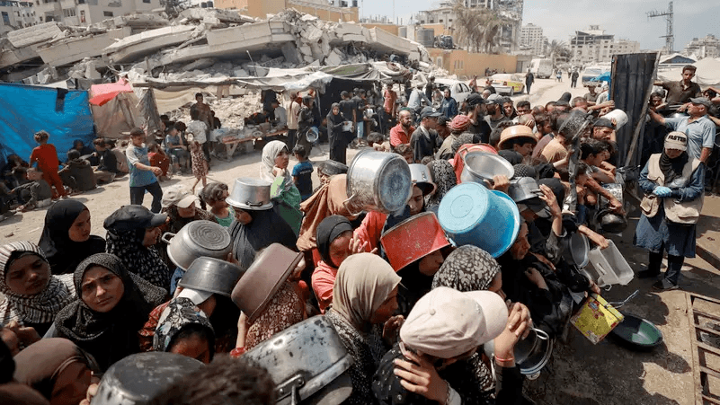 مجزرة غذاء في غزة: إسرائيل تقتل 14 فلسطينيًا قرب مراكز المساعدات!