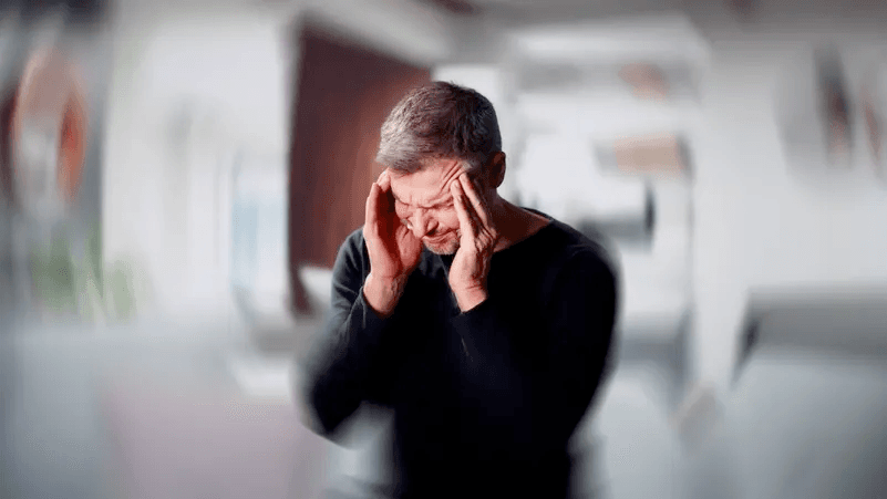 جربها اليوم: 5 أطعمة ومشروبات لتخفيف الصداع بشكل طبيعي