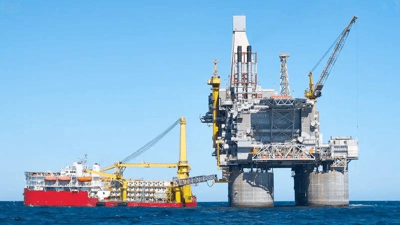 أوكرانيا تهز مصافي روسيا: ارتفاع قياسي للطاقة التكريرية المعطلة يضغط على النفط