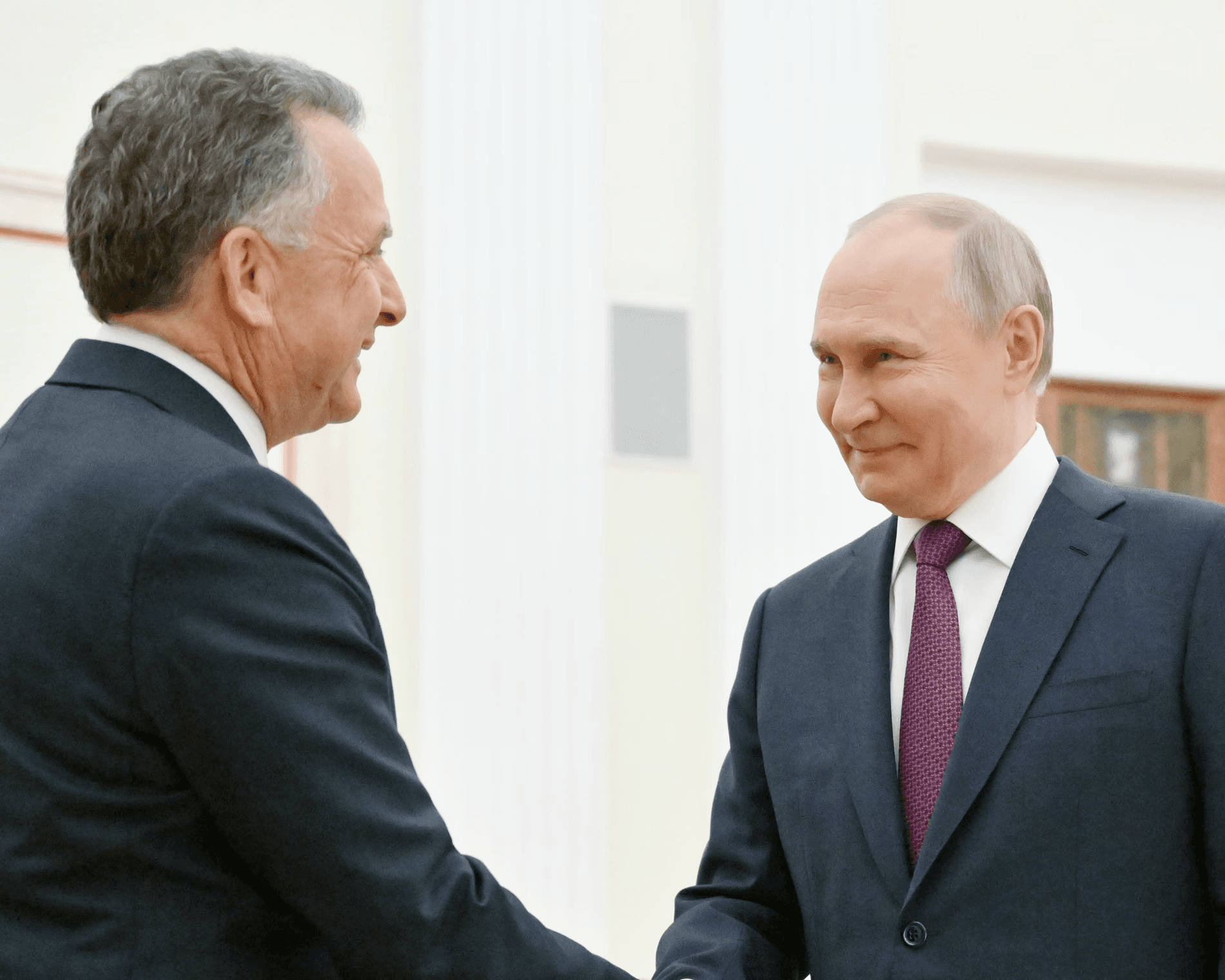 مبعوث ترامب يصل موسكو قبل مهلة العقوبات القاسية