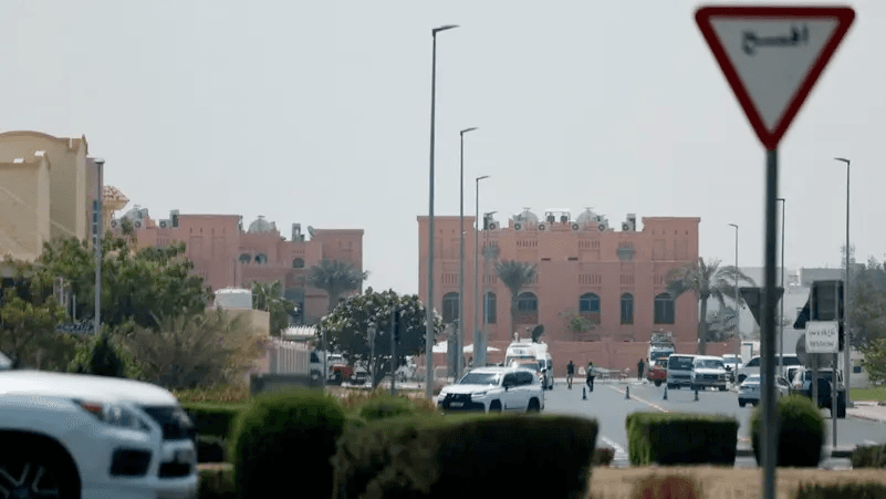 إسرائيل تضرب ترامب.. قلق في الخليج من واشنطن والسعودية تبتعد والإمارات تعلن “الخط الأحمر