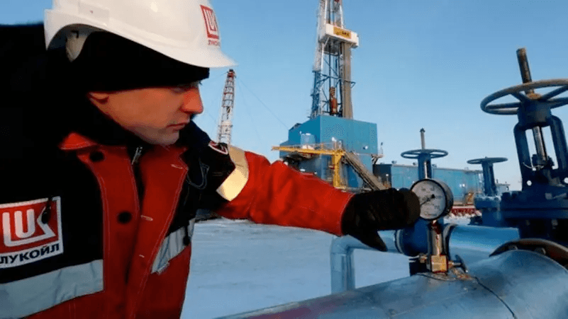 روسيا تفاجئ العالم بزيادة إنتاجها النفطي في أغسطس