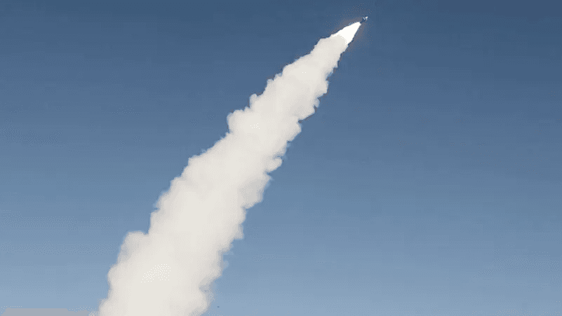 إسرائيل تعترض صاروخاً حوثياً بعد غاراتها على ميناء الحديدة