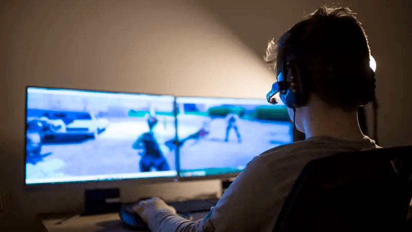 طفل هندي ينتحر بعد خسارة أموال والده في لعبة على الإنترنت