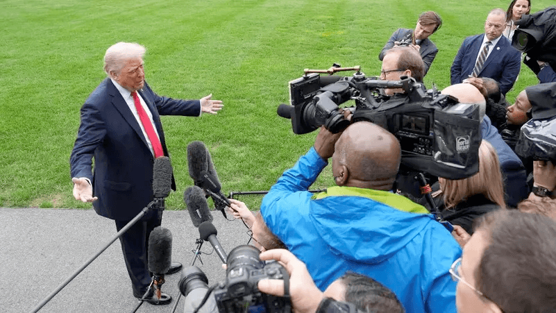 ترامب في مواجهة غير متوقعة.. ما حدث مع صحافي أسترالي يصدم الجميع!