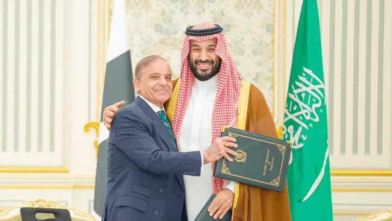 تحالف الردع الجديد: ماذا تعني اتفاقية السعودية وباكستان لواشنطن وتل أبيب؟