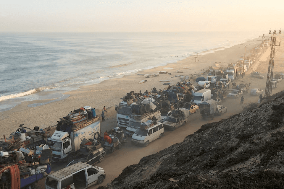 غزة تحت الحصار: تقدم دبابات إسرائيلية وانقطاع الاتصالات يثير مخاوف واسعة