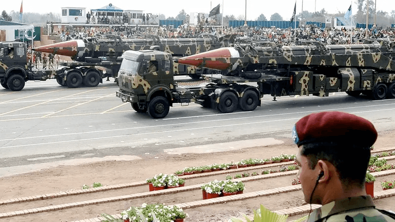 باكستان والسعودية.. هل بدأ عصر المظلة النووية الإسلامية؟