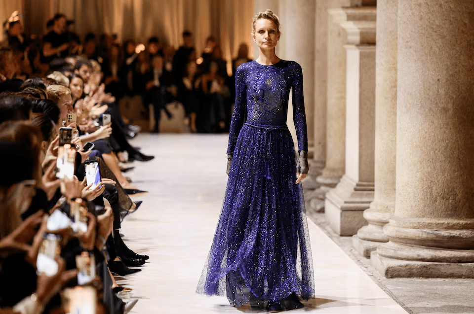 أرماني تكشف عن آخر مجموعة للمصمم الراحل