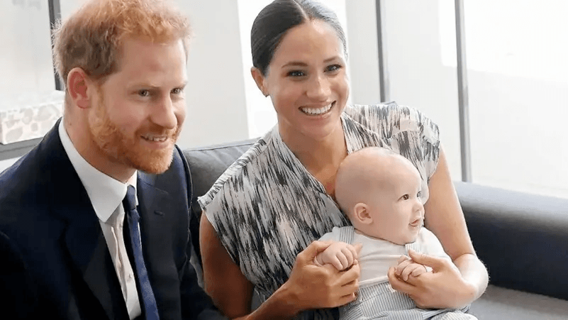 هاري وميغان: لماذا ما زالا يستخدمان الألقاب الملكية بعد التخلي عنها؟