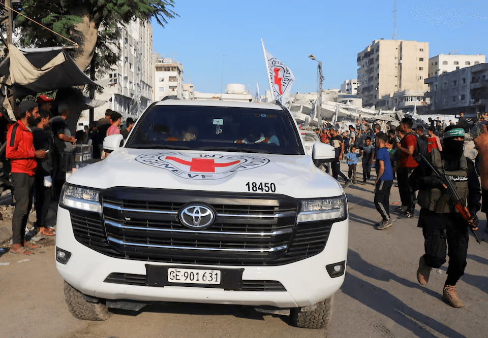 غزة تودّع الحرب.. حماس تُسلِم الرهائن وترامب يُعلِن السلام