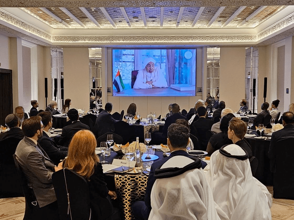 ابن بيّه يحذر: الذكاء الاصطناعي يهدد إنسانيتنا.. ووقت الضمير العالمي ينفد