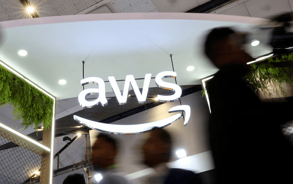 عطل عالمي في خدمات AWS يشل الشركات حول العالم