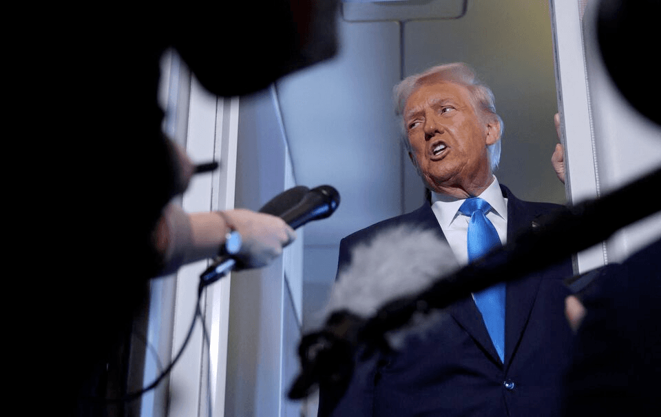 ترامب: وقف النار صامد.. وإسرائيل حرة بالرد