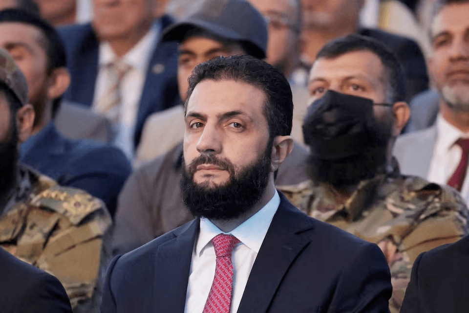 سيارات فارهة ومكاتب مغلقة في دمشق.. هل انقلب الشرع على حكومته؟