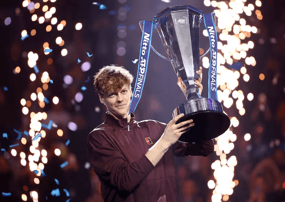 سينر يحافظ على لقب البطولة الختامية بعد الفوز على ألكاراز