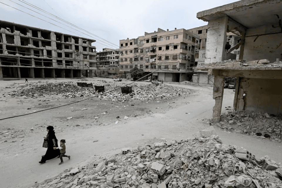 الصين تشارك في إعادة إعمار سوريا وسط دعم إقليمي وتخفيف العقوبات