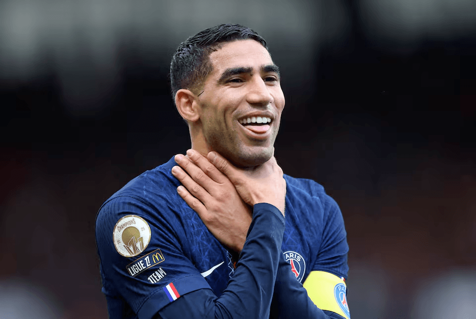 أشرف حكيمي يتوج بأفضل لاعب أفريقي لعام 2025 ويُكتب التاريخ للمغرب