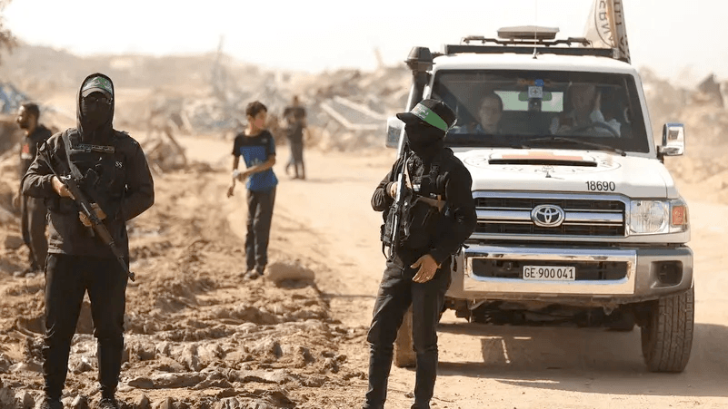 ترامب يتعهّد بالضغط لنزع سلاح حماس وسط تحديات فلسطينية داخلية