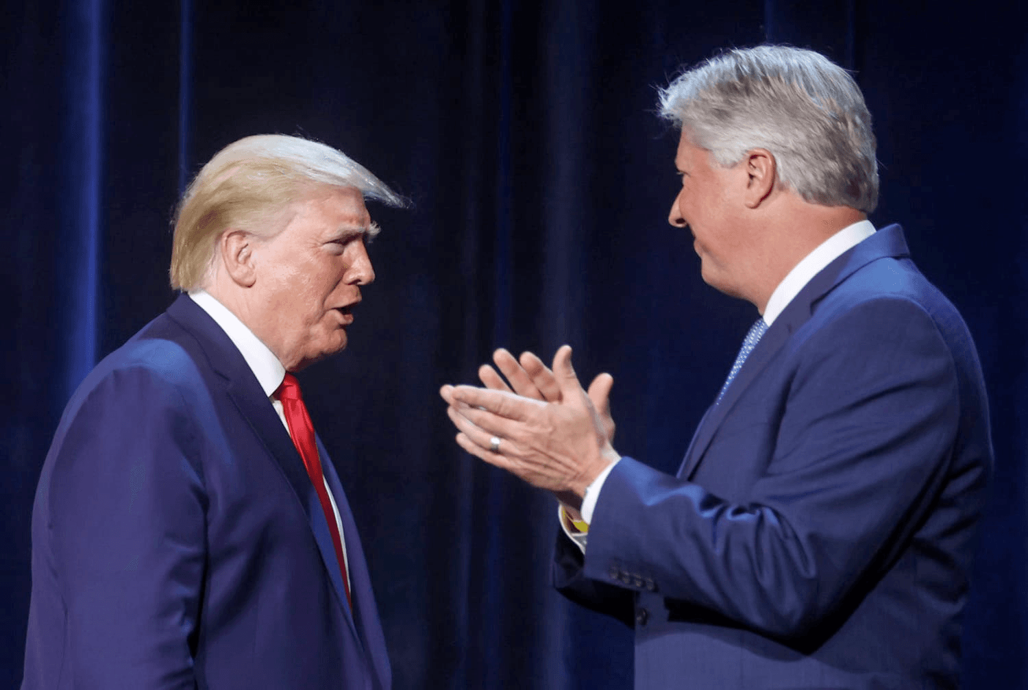 اعتراف صادم: المرشد الروحي السابق لترامب يقر بالاعتداء الجنسي على قاصر