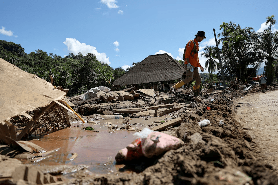 فيضانات إندونيسيا القاتلة: 502 وفاة وجهود إنقاذ متواصلة في سومطرة