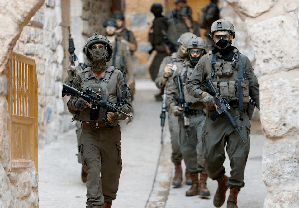 تصعيد جديد بالضفة الغربية: الجيش الإسرائيلي يقتل فلسطينيين في مواجهتين