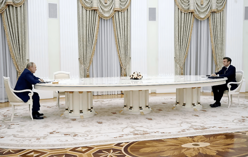 بوتين مستعد لمحادثات مع ماكرون: خطوة محتملة لتخفيف التوترات الدولية