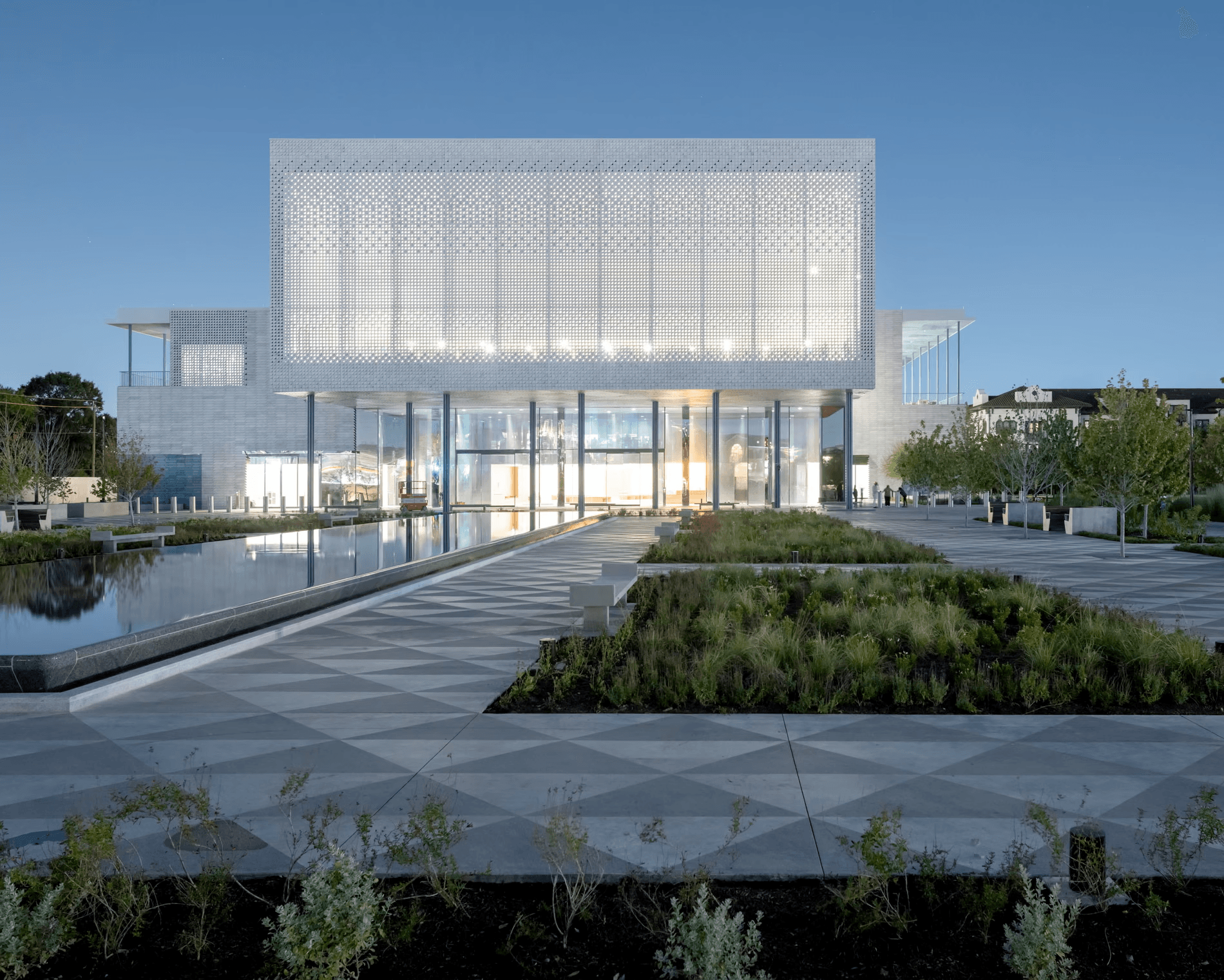 أفضل التصميم والعمارة في 2025: أباريق الشاي ومتاجر الإبهار في لندن وأوروبا