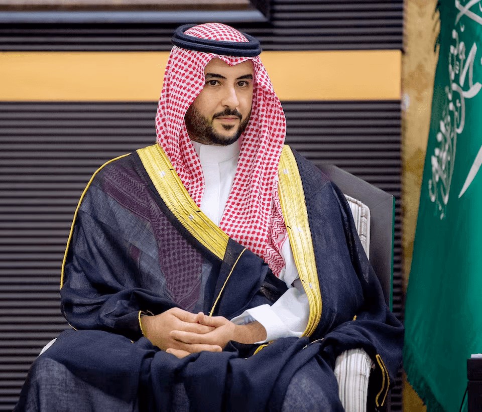 وزير الدفاع السعودي يدعو انفصاليي اليمن لخفض التصعيد وسحب القوات