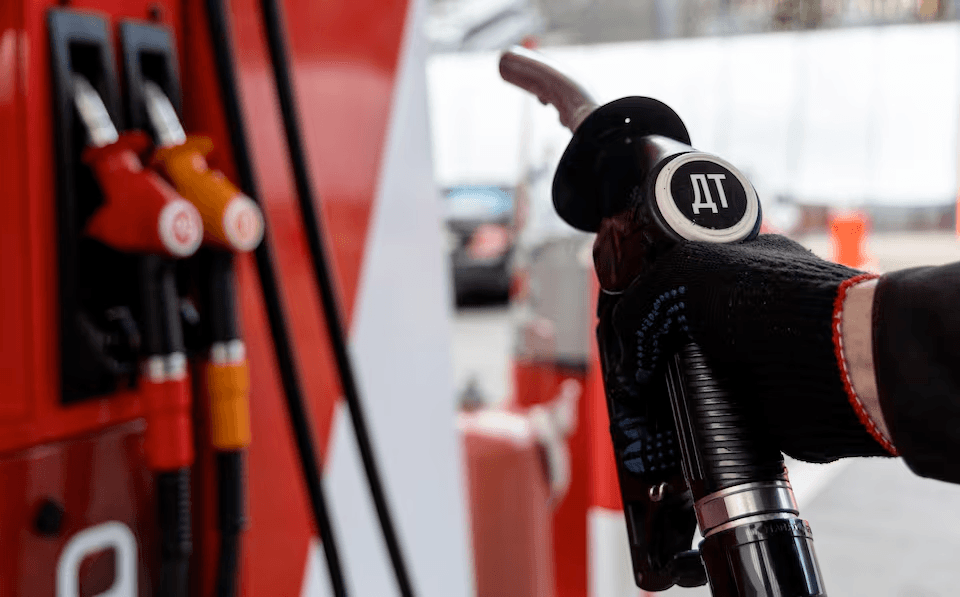 روسيا تمدد حظر صادرات البنزين والديزل حتى نهاية فبراير 2026