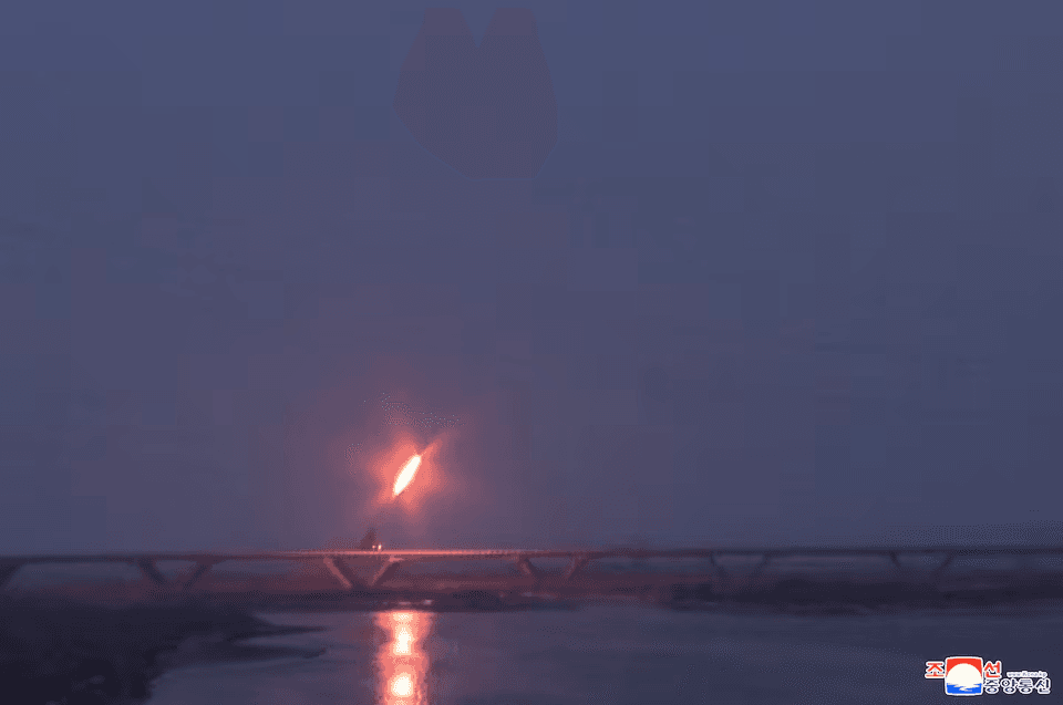 كيم جونج أون يشهد تدريبات صواريخ كروز بعيدة المدى في كوريا الشمالية