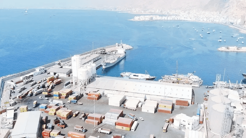 التحالف يكشف تفاصيل دخول السفينتين لميناء المكلا دون تصريح