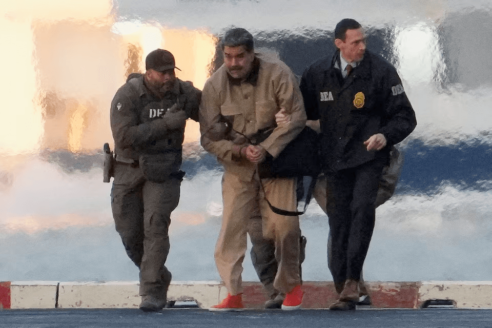 فنزويلا تشكّل لجنة لتحرير مادورو وسط تحذيرات لترامب