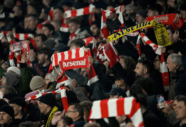 هدايا المنافسين تتوالى.. أرسنال يقترب بقوة من عرش البريميرليغ