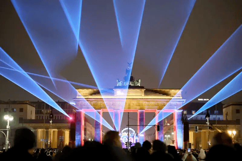 2026.. عام كأس العالم والذكاء الاصطناعي وعودة البشر إلى القمر