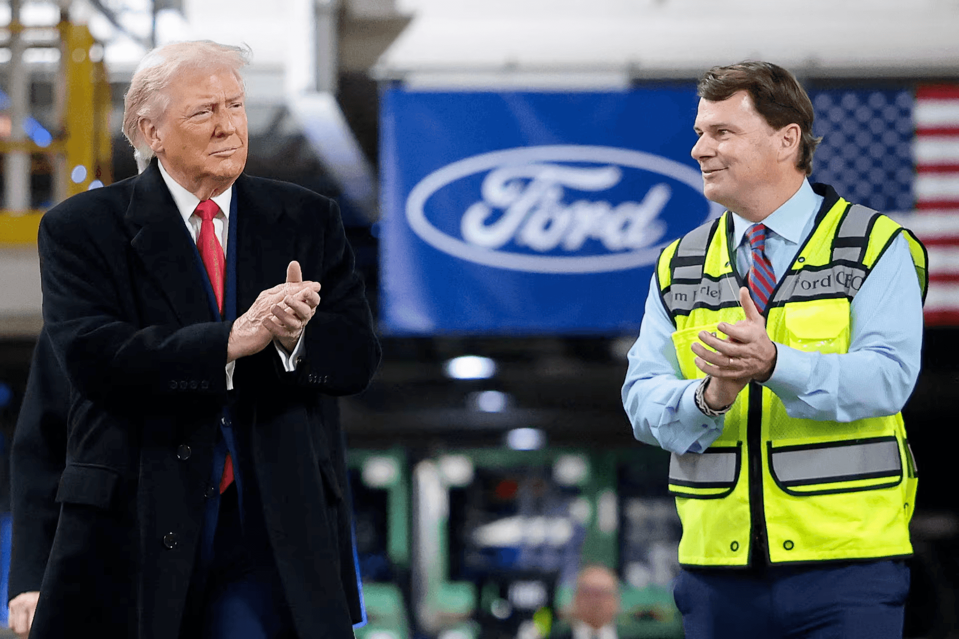 ترامب يرفع إصبعه الأوسط لعامل بفورد في حادثة مثيرة للجدل