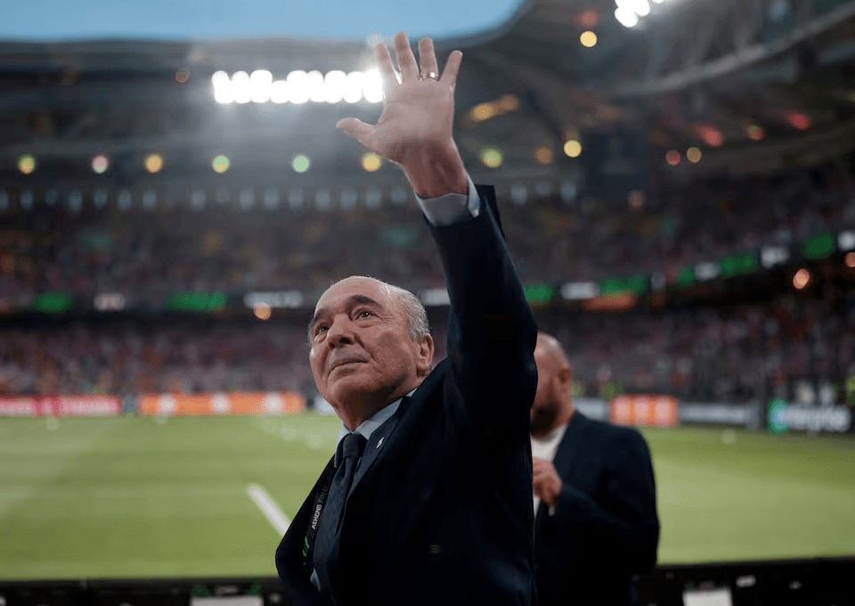 وفاة روكو كوميسو رئيس نادي فيورنتينا عن 76 عامًا