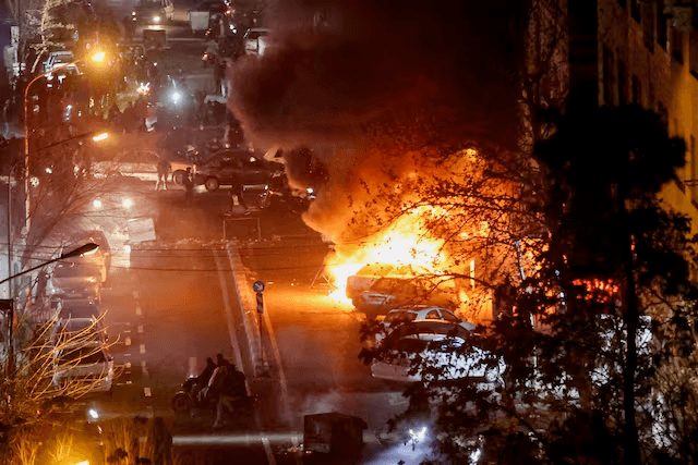 مسؤول إيراني: 5 آلاف قتيل على الأقل في احتجاجات البلاد